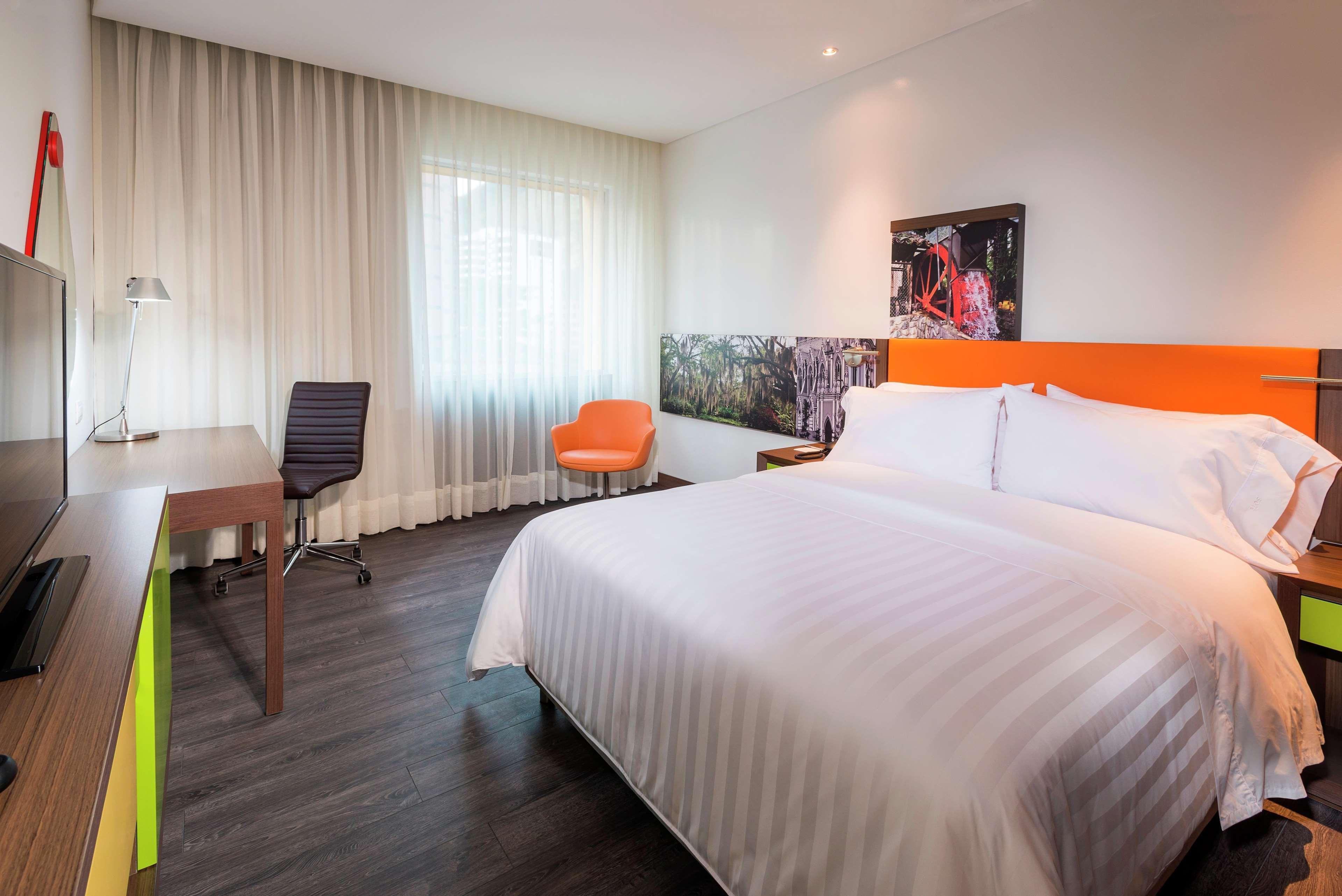 Hampton By Hilton Yopal Hotell Exteriör bild