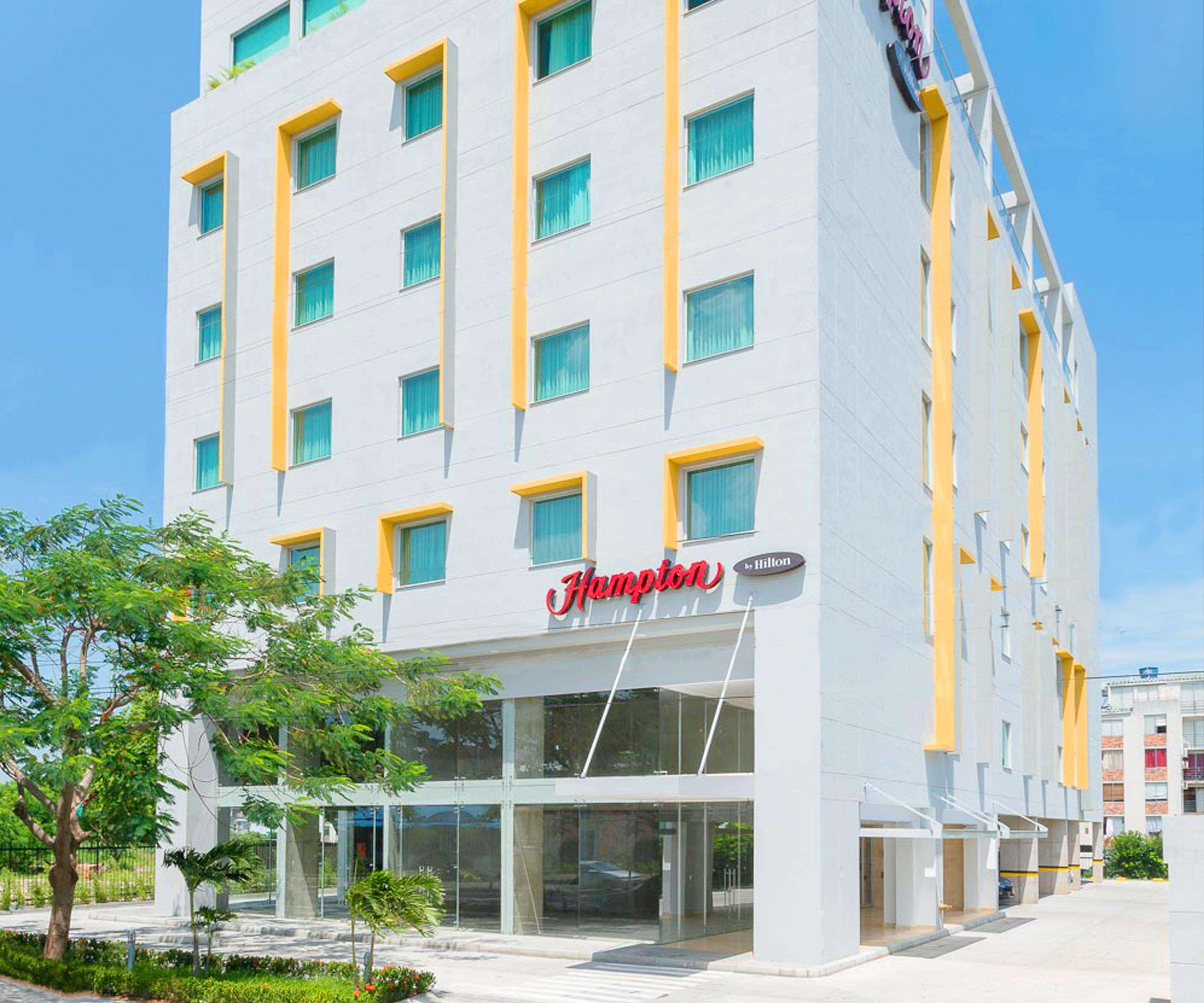 Hampton By Hilton Yopal Hotell Exteriör bild