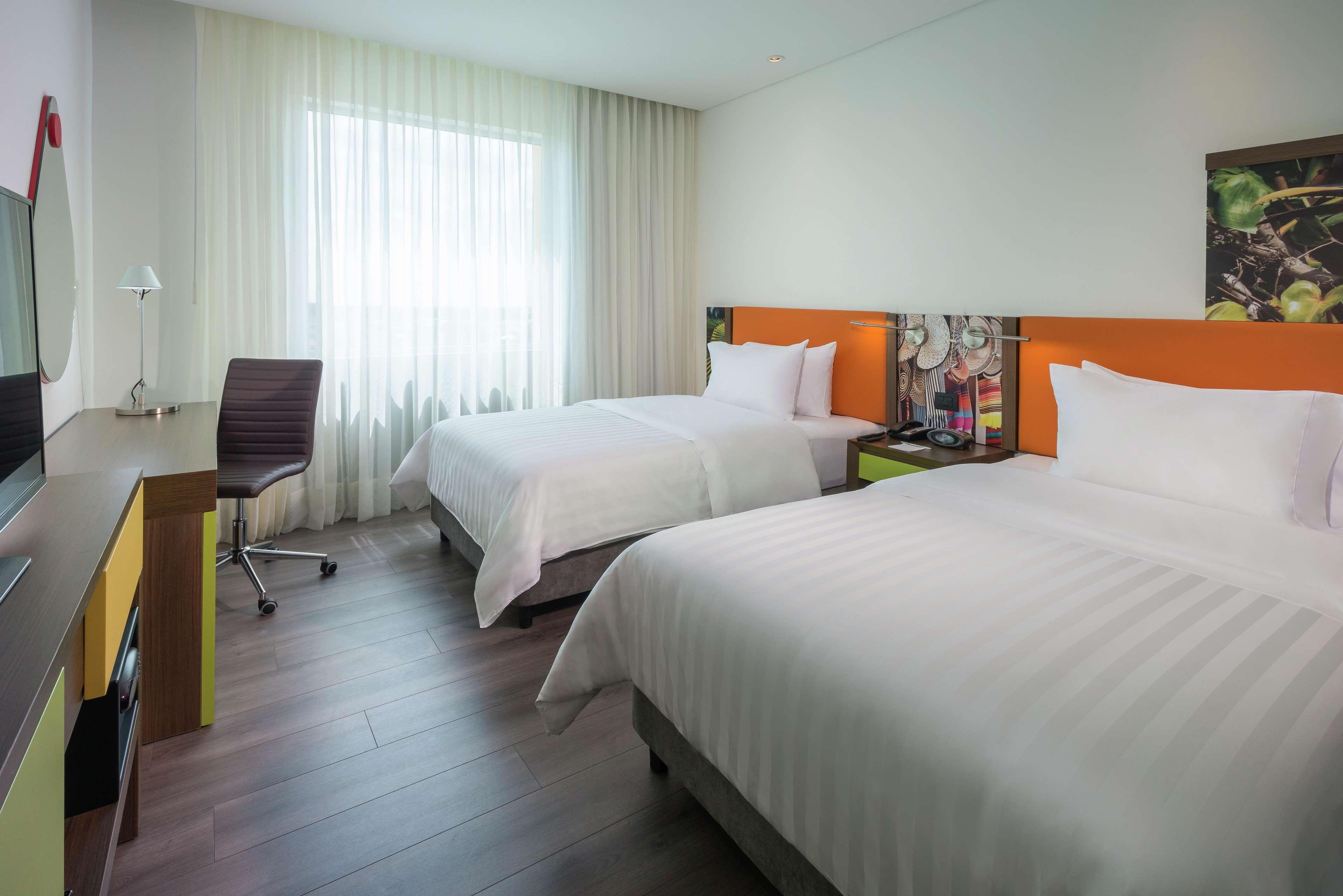 Hampton By Hilton Yopal Hotell Exteriör bild