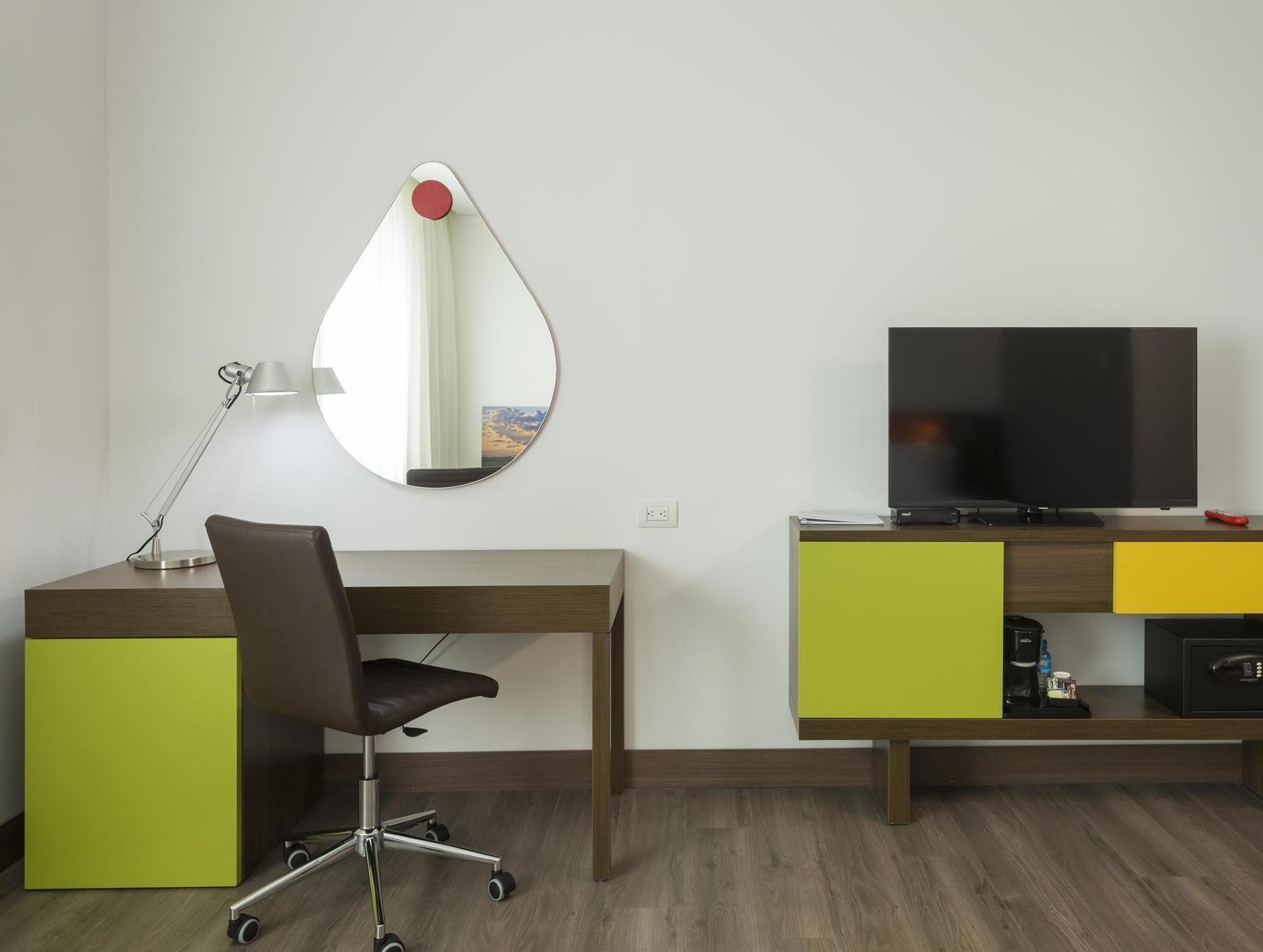Hampton By Hilton Yopal Hotell Exteriör bild