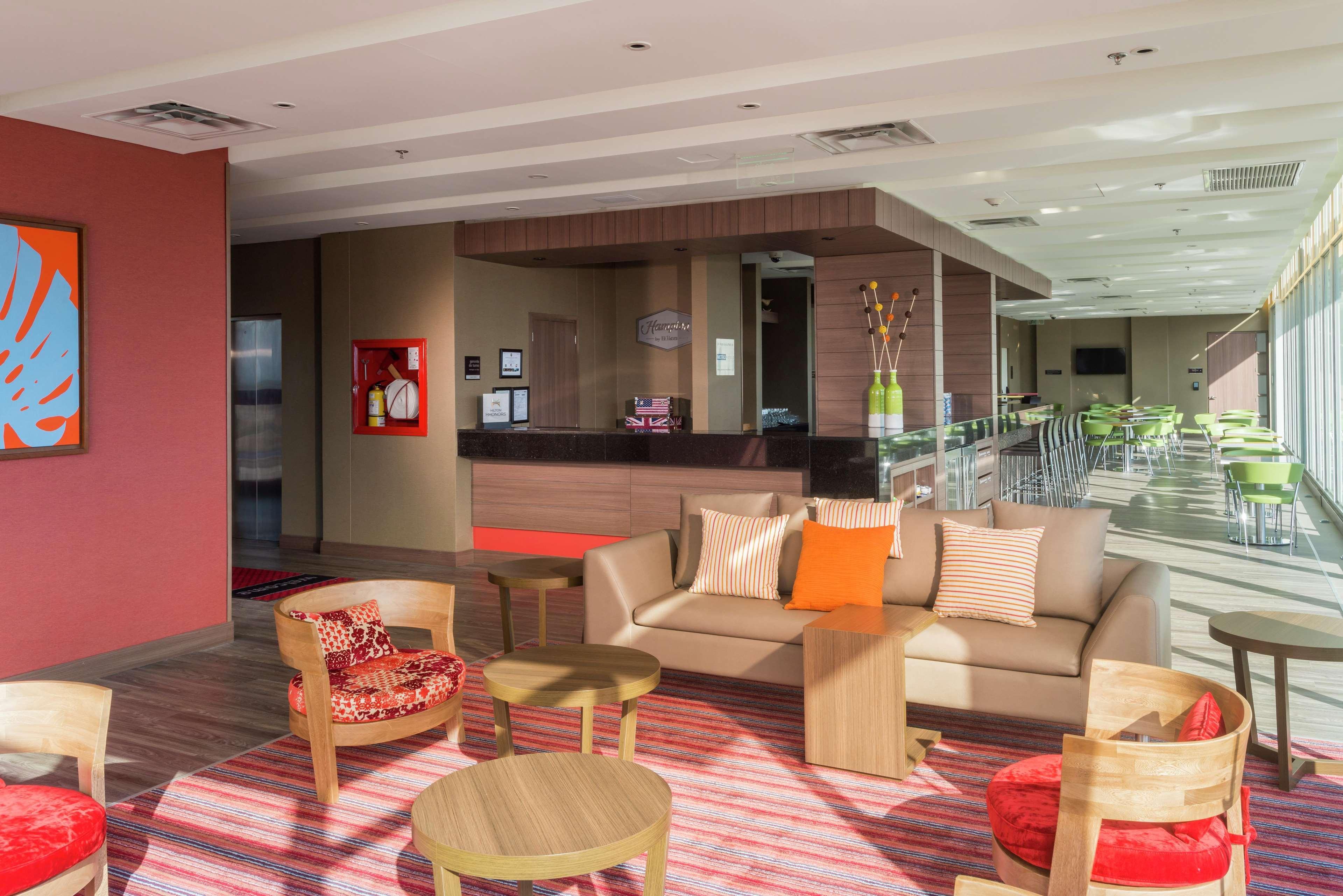 Hampton By Hilton Yopal Hotell Exteriör bild
