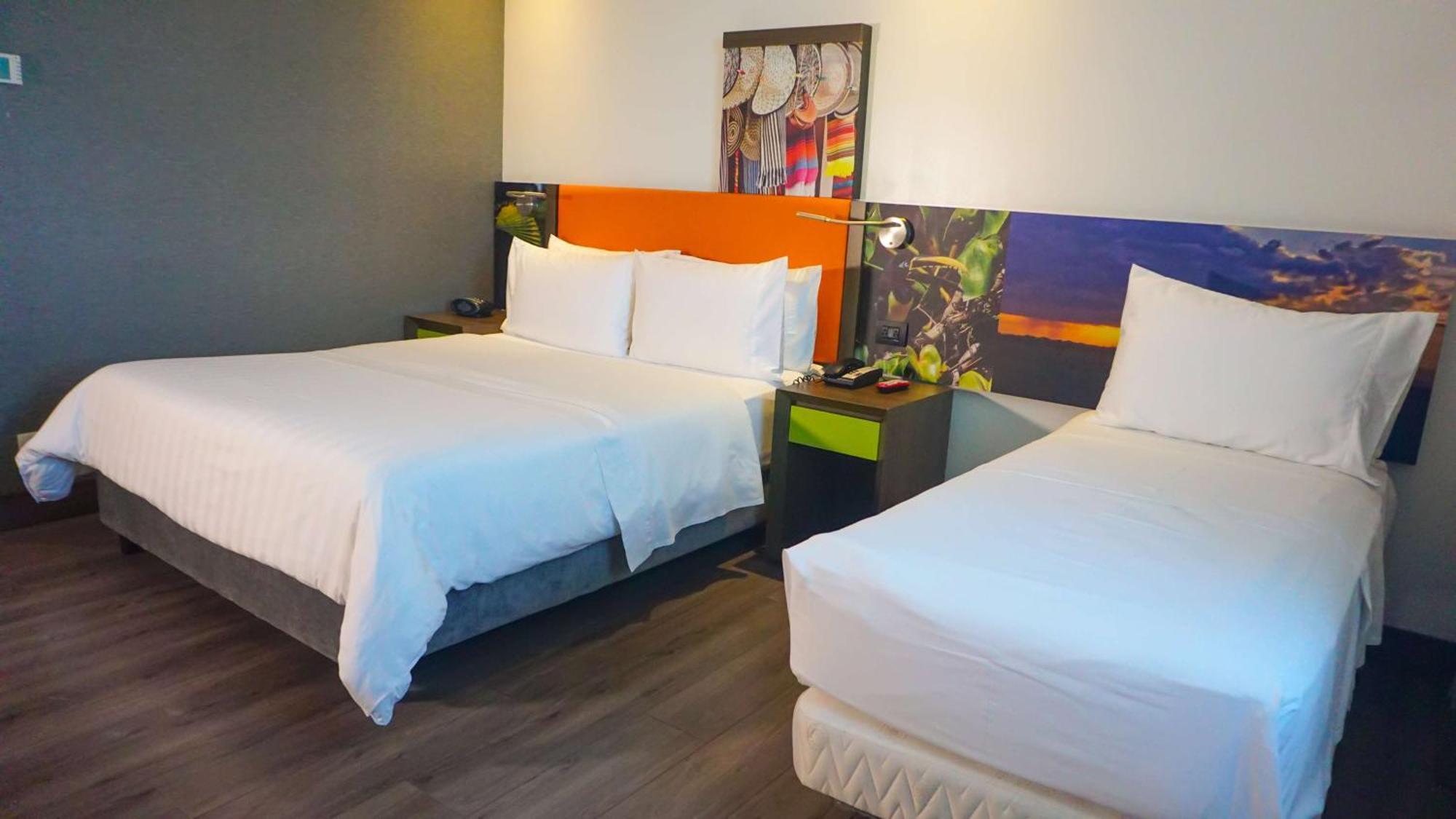 Hampton By Hilton Yopal Hotell Exteriör bild