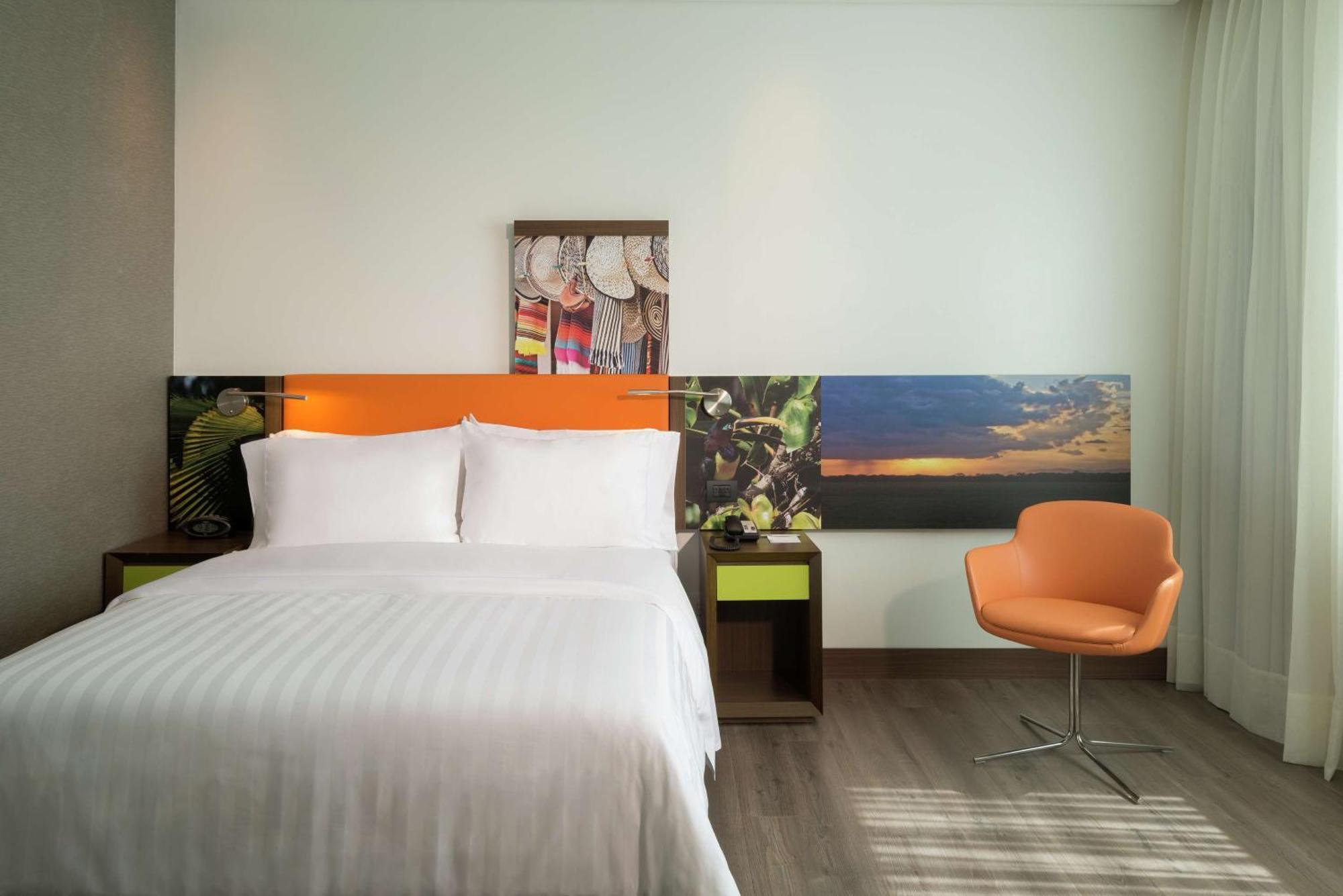 Hampton By Hilton Yopal Hotell Exteriör bild