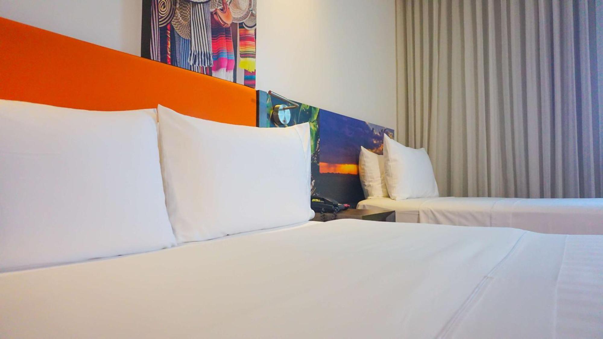 Hampton By Hilton Yopal Hotell Exteriör bild