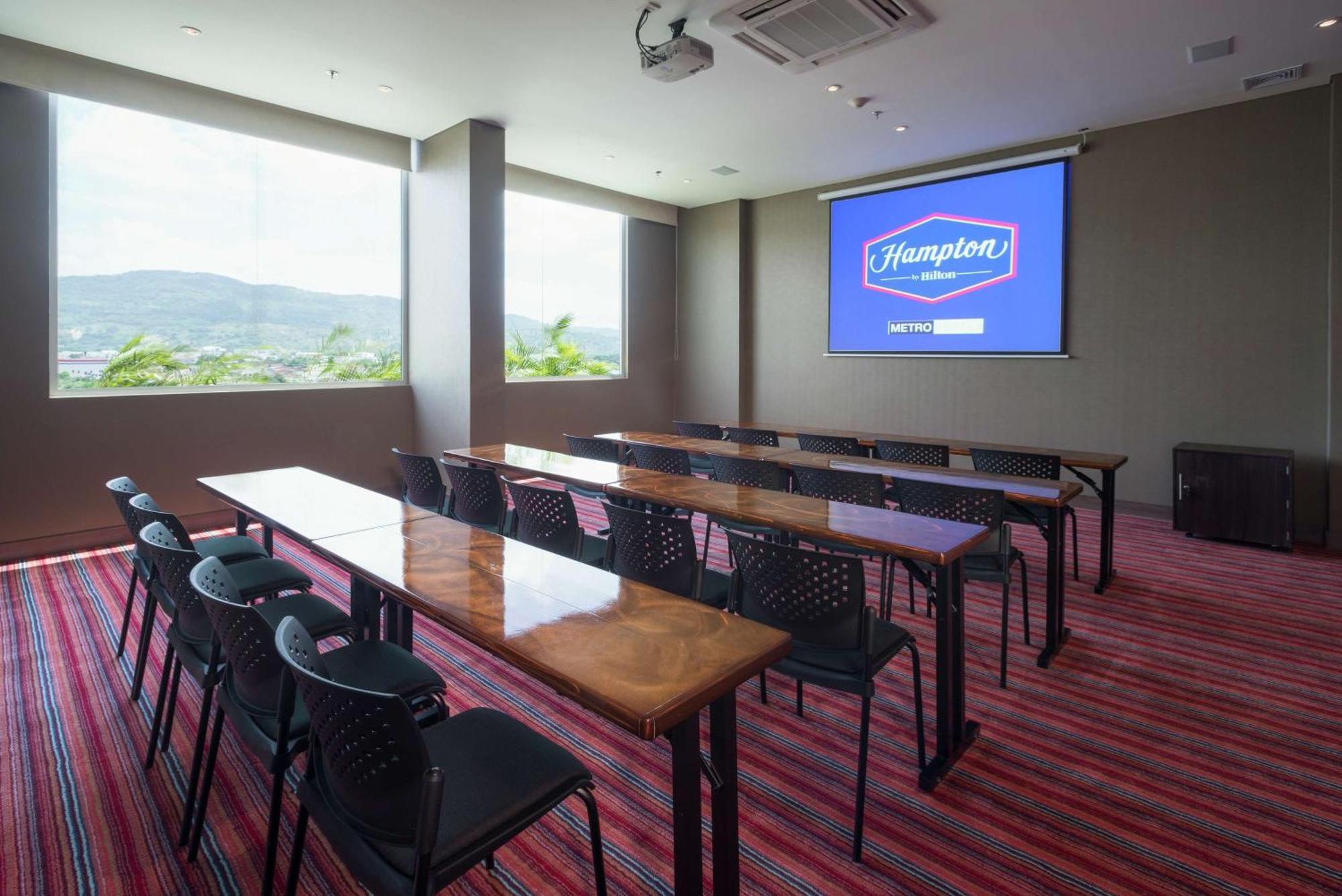 Hampton By Hilton Yopal Hotell Exteriör bild
