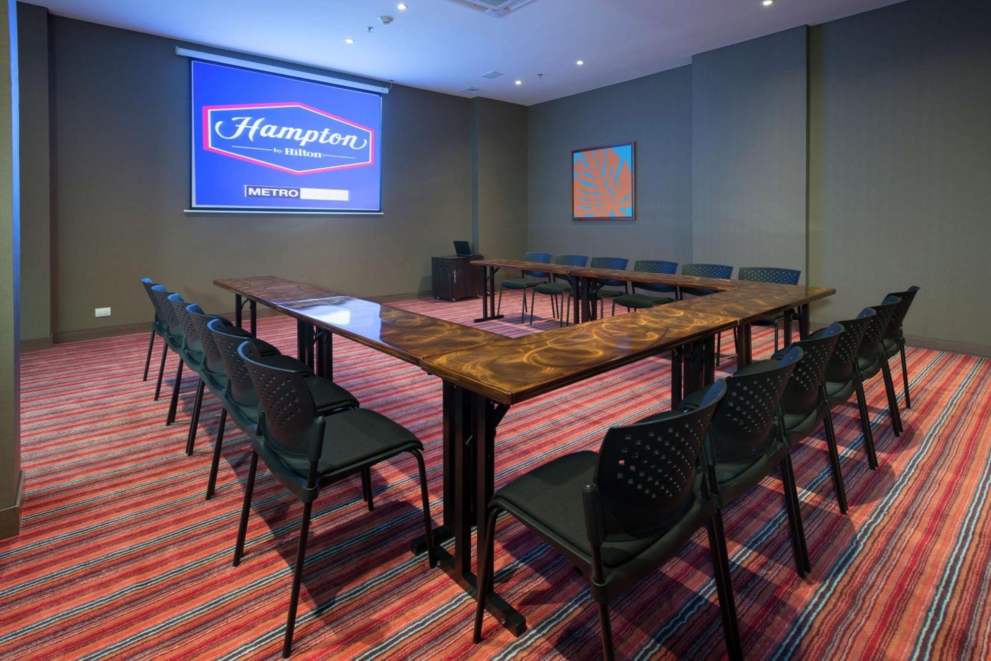 Hampton By Hilton Yopal Hotell Exteriör bild
