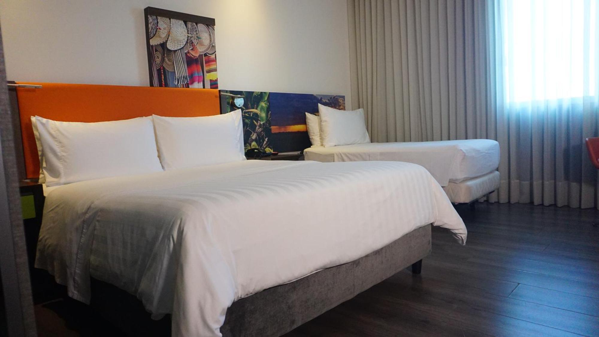 Hampton By Hilton Yopal Hotell Exteriör bild