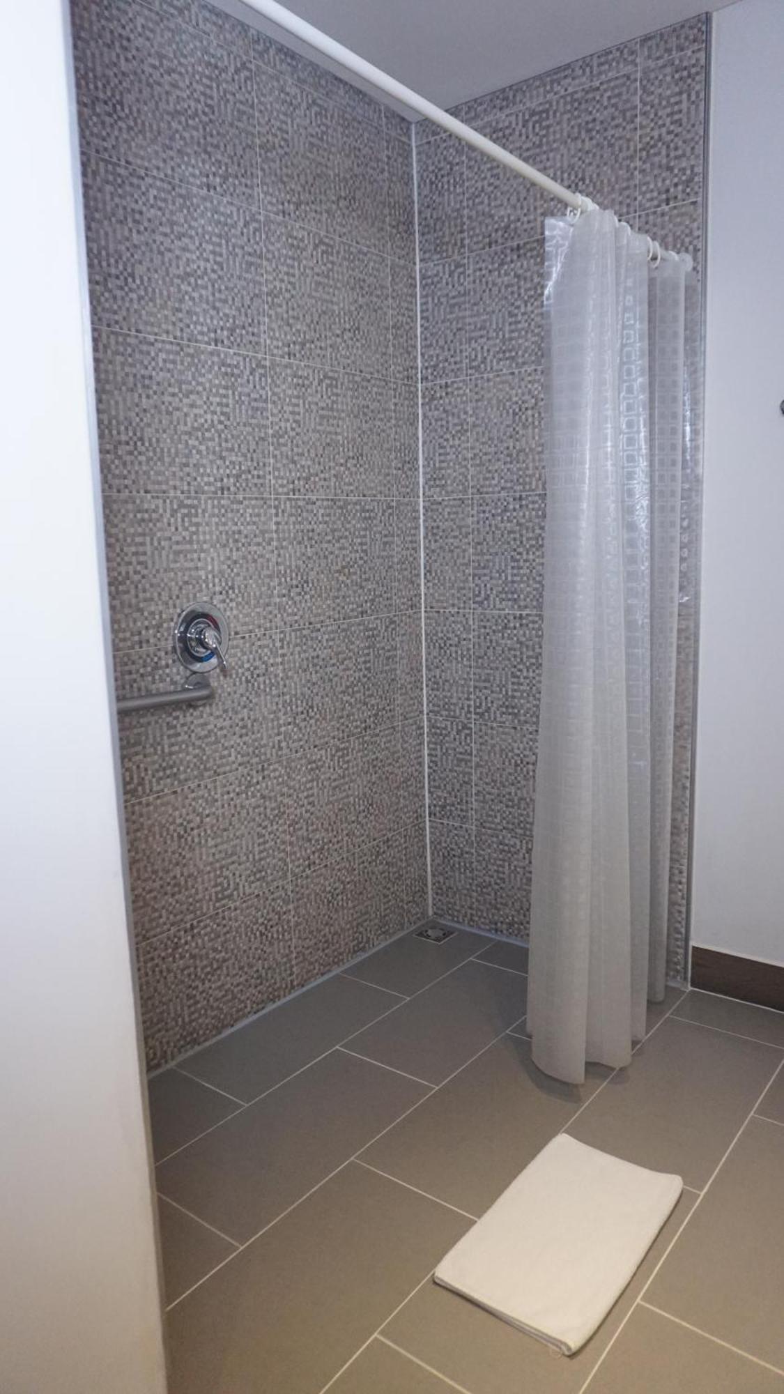 Hampton By Hilton Yopal Hotell Exteriör bild