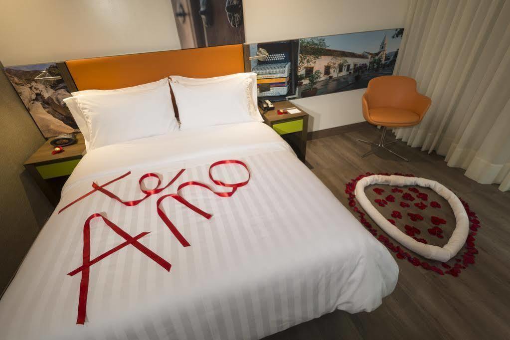 Hampton By Hilton Yopal Hotell Exteriör bild